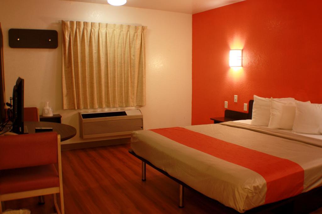 Motel 6 Little Rock South Exteriör bild