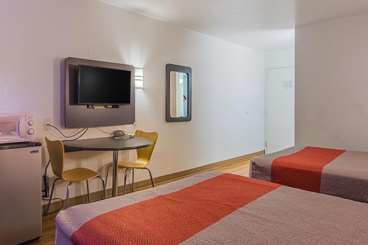 Motel 6 Little Rock South Exteriör bild